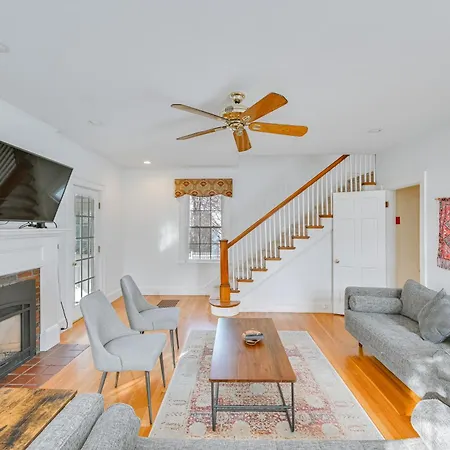 Home With Backyard About 2 Mi To Downtown Lexington!